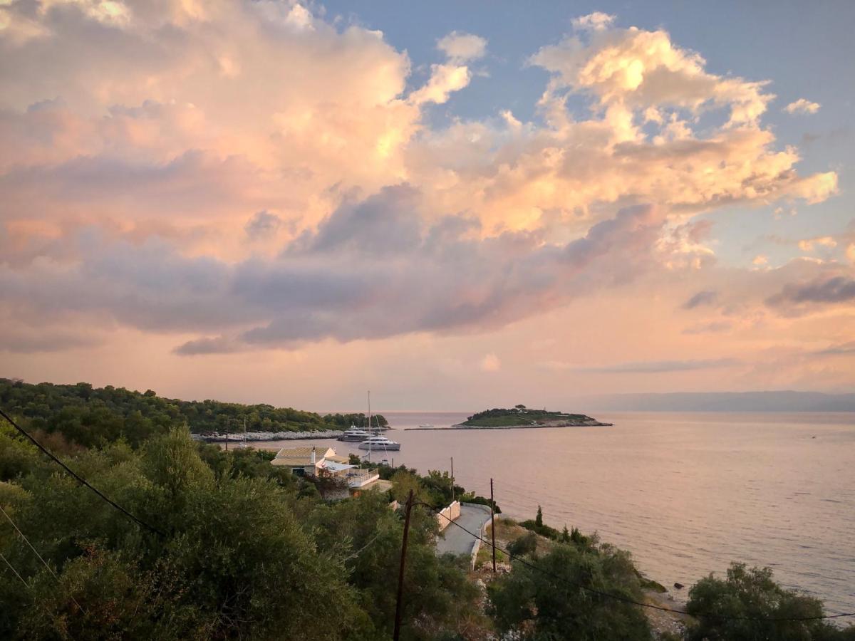 Villa Avgerini Paxos ガイオス エクステリア 写真
