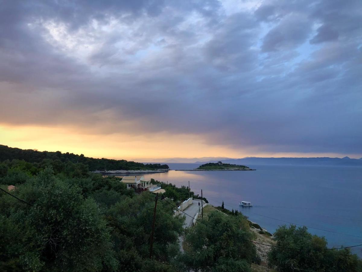 Villa Avgerini Paxos ガイオス エクステリア 写真