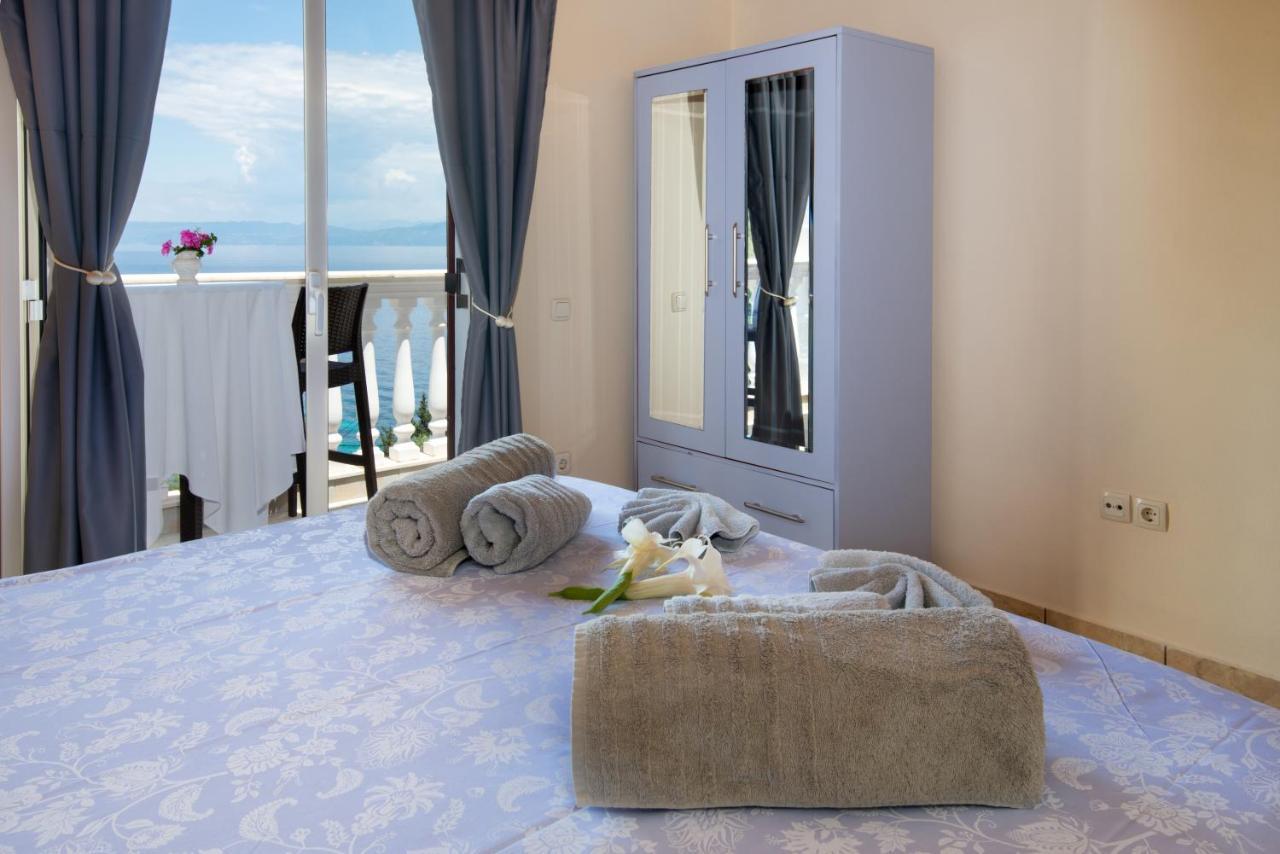 Villa Avgerini Paxos ガイオス エクステリア 写真
