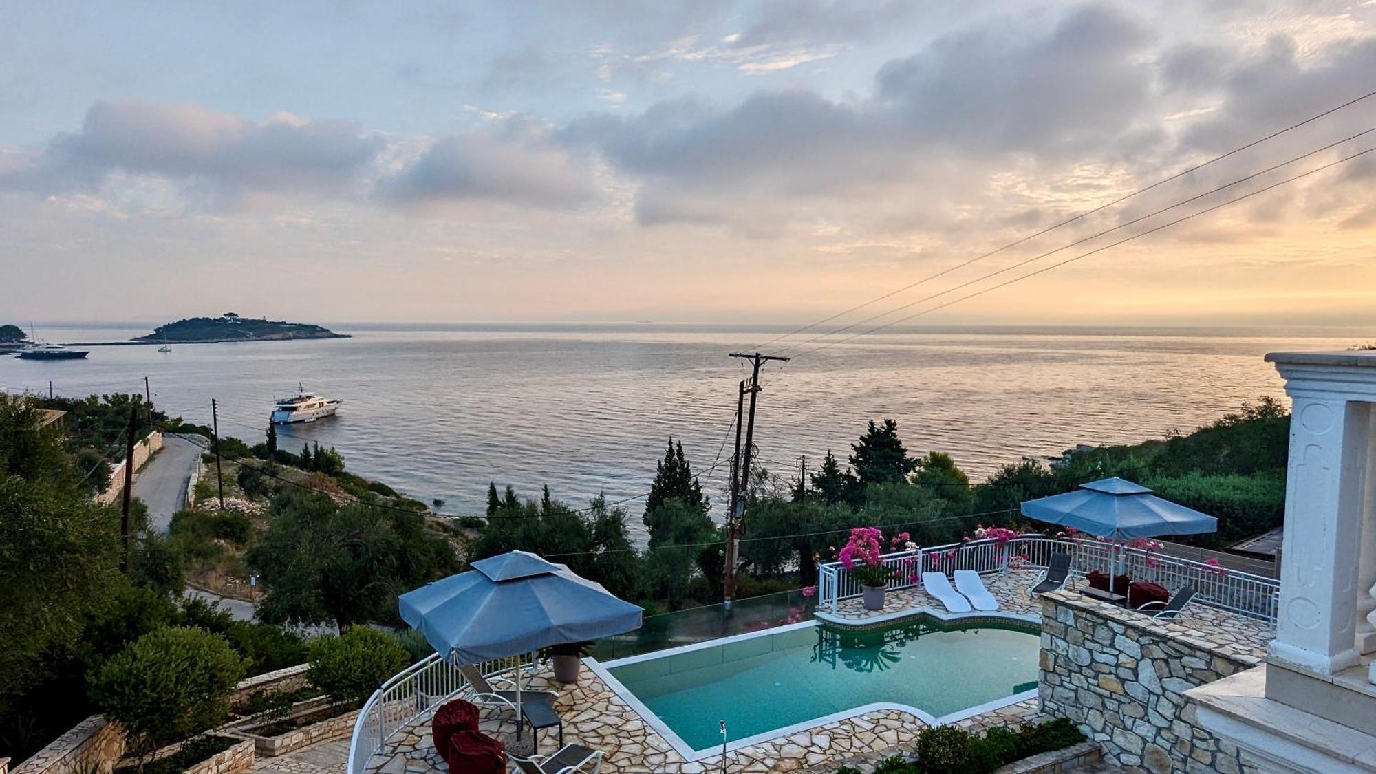 Villa Avgerini Paxos ガイオス エクステリア 写真