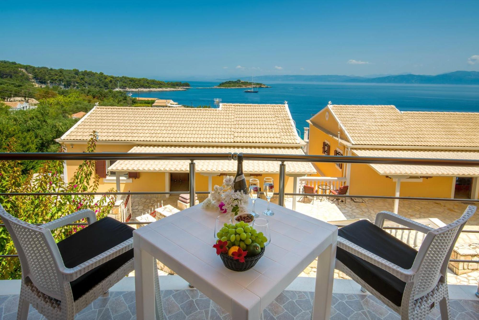Villa Avgerini Paxos ガイオス エクステリア 写真